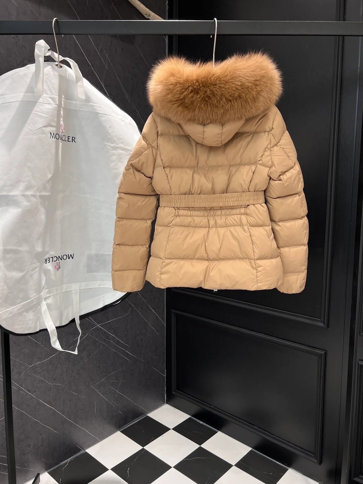 MONCLER Boed Boed longue saison ， ， 。 (! ， ) Boed ， ， 。 longue saison ， 。 · longue saison .Longue saison · · · · ， ·